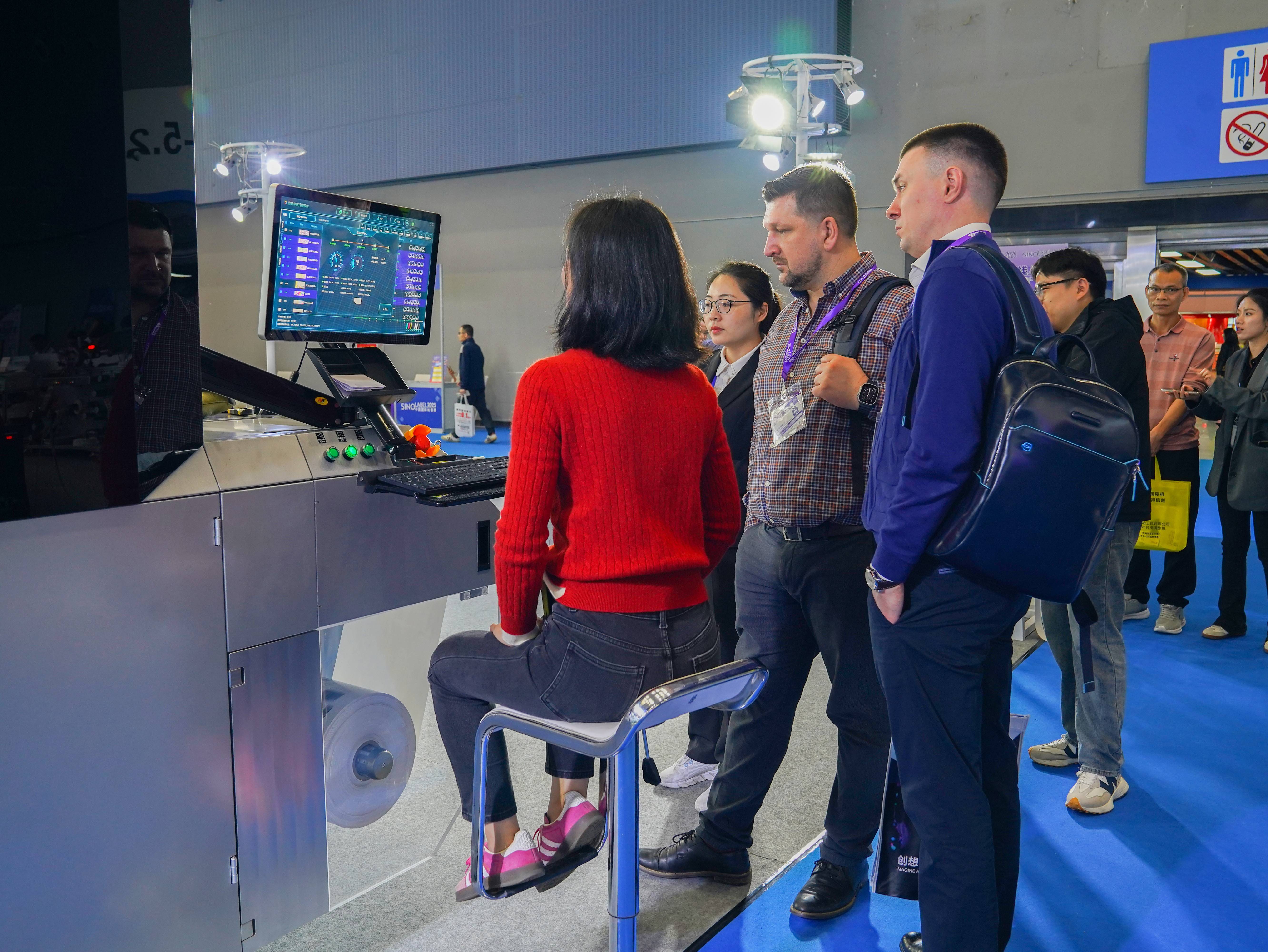 羊城展翼，L-Press 330S以工业美学重构标签印刷边界